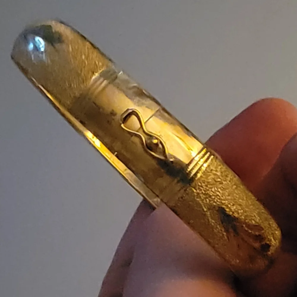 10K Yellow Gold Diamond Cut Bracelet. (See Stamp in Last 2 pics). - Picture 2 of 8